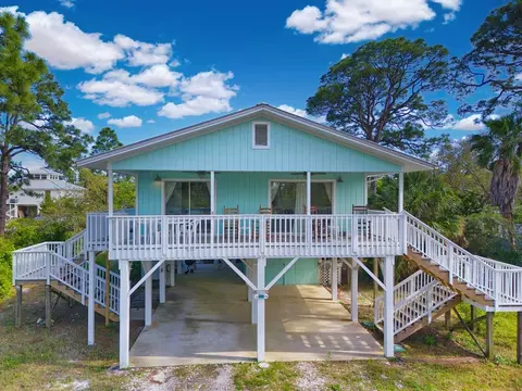 748 W Bay Shore Dr, Saint George Island, FL 32328