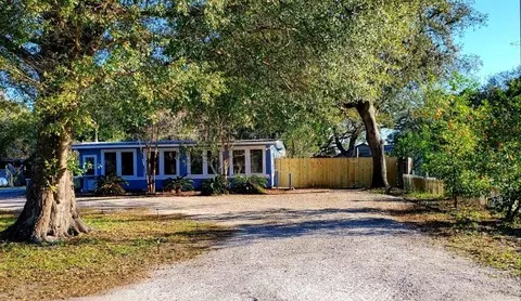 212 Old Ferry Dock Rd, Eastpoint, FL 32328