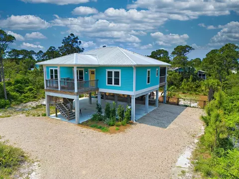 725 W Pine Ave, Saint George Island, FL 32328