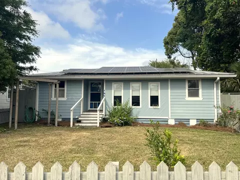 107 5th St, Apalachicola, FL 32320
