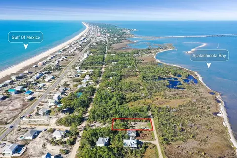 696 E Bay Shore Dr, Saint George Island, FL 32328