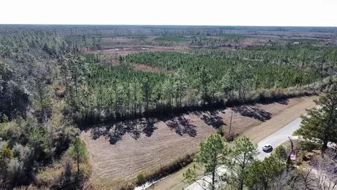 886 Cr 381-a, Wewahitchka, FL 32465