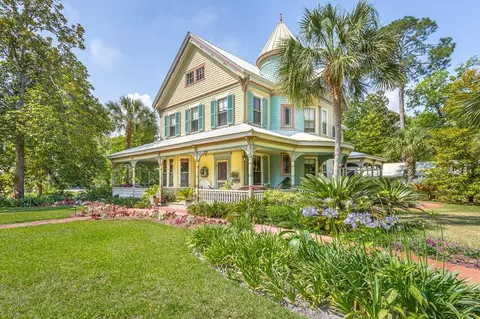 15 13th St, Apalachicola, FL 32320