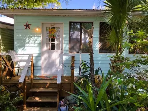 20 Collins St # -3, Lanark Village, FL 32323