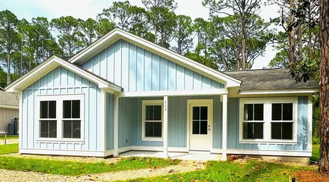 113 Infield Dr, Carrabelle, FL 32322