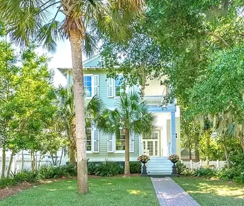 17 7th St, Apalachicola, FL 32320