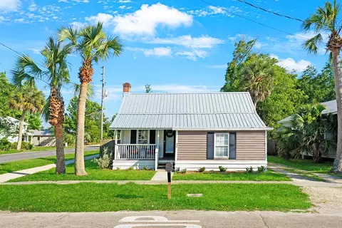 230 7th St, Port St. Joe, FL 32456