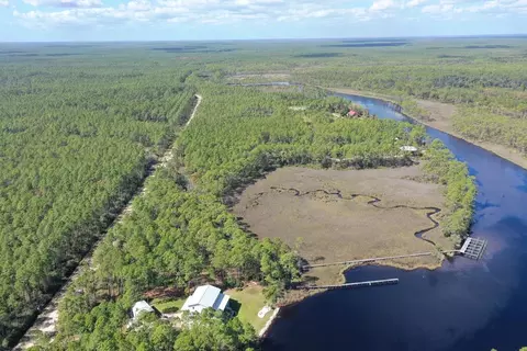 915 Mill Rd, Carrabelle, FL 32322 photo 1