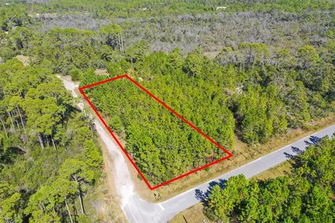 1002 NE 5th St, Carrabelle, FL 32322