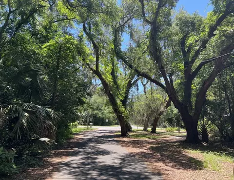 245 7th St, Apalachicola, FL 32320