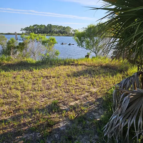 849 Mariners Ct, Carrabelle, FL 32322 photo 5