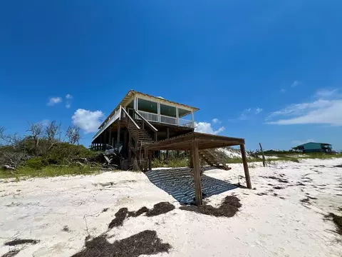 508 Gulf Dr, Carrabelle, FL 32322
