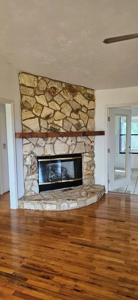 Living - 612 River Rd, Carrabelle, FL 32322 photo 2 of 2