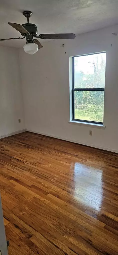 Bedroom - 612 River Rd, Carrabelle, FL 32322 photo 1 of 2