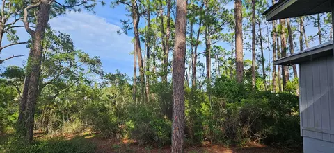 Exterior - 612 River Rd, Carrabelle, FL 32322 photo 3 of 4