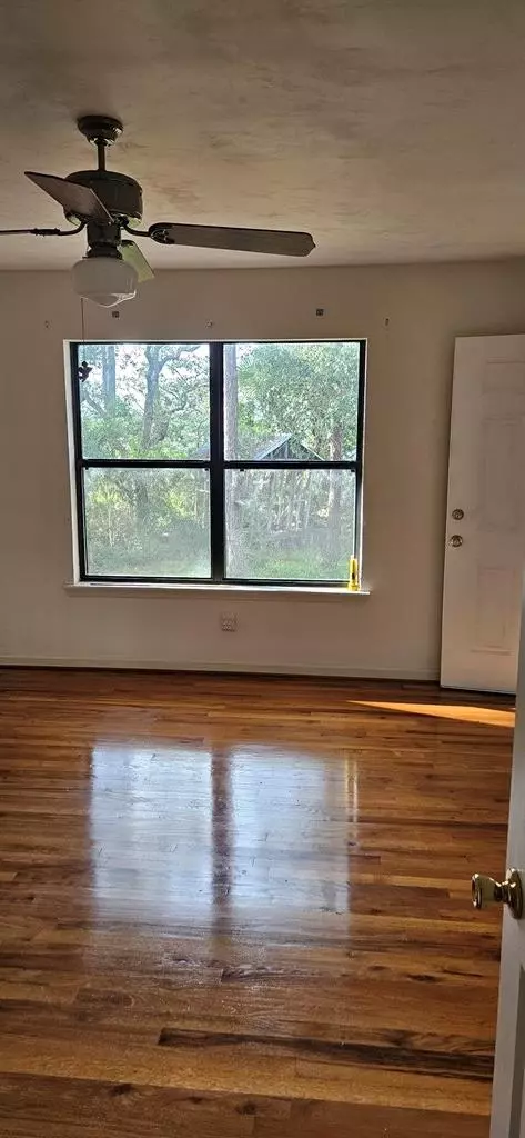 Bedroom - 612 River Rd, Carrabelle, FL 32322 photo 2 of 2