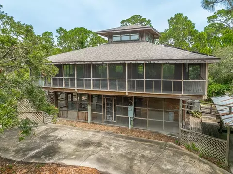316 Cook St, Saint George Island, FL 32328