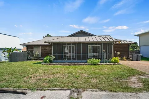 54 Oak Ave, Mexico Beach, FL 32456