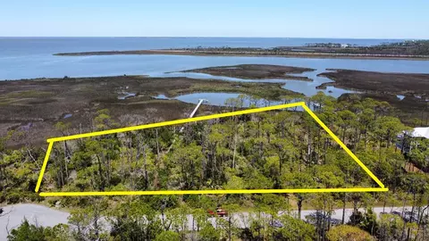 1631 Forsythia Trl, Saint George Island, FL 32328