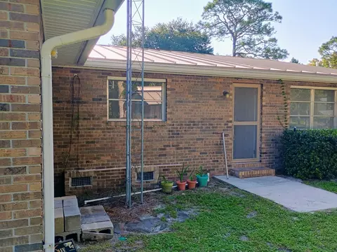 Exterior - 370 Mill Rd, Carrabelle, FL 32322 photo 7 of 8