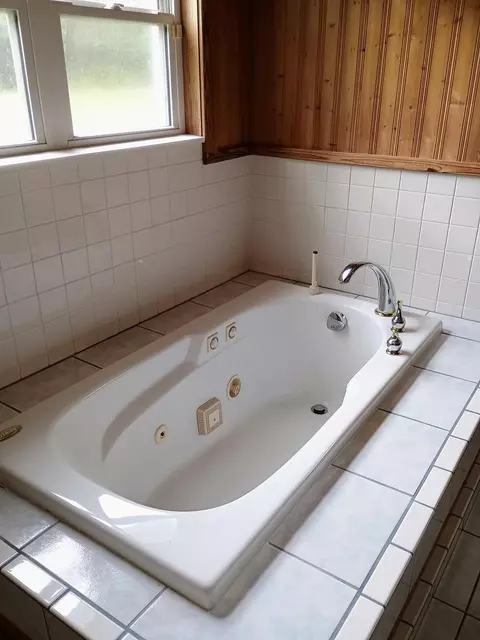Bath - 370 Mill Rd, Carrabelle, FL 32322 photo 3 of 5