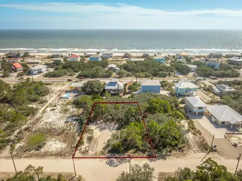 1048 W Pine Ave, Saint George Island, FL 32328
