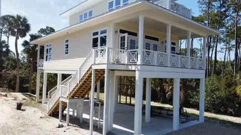 696 E Bay Shore Dr UNIT 4 BL 35, Saint George Island, FL 32328