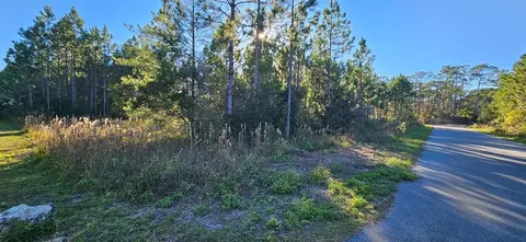 915 NE 6th St, Carrabelle, FL 32322