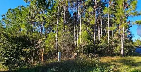 901 NE 6th St, Carrabelle, FL 32322