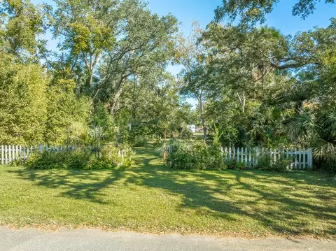 201 9th St, Apalachicola, FL 32320
