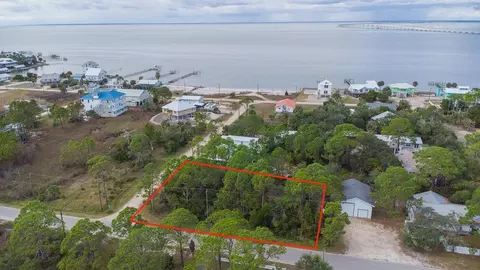 301 Bledsoe St, Saint George Island, FL 32328