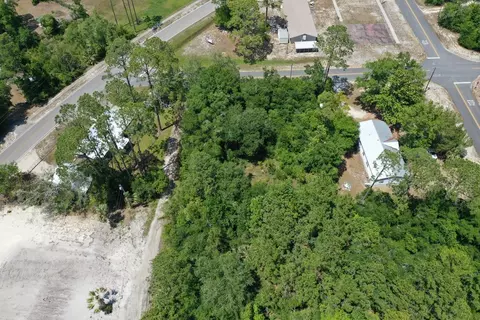 17 W 10th St, Carrabelle, FL 32322 photo 3