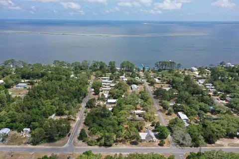 150 Florida St, Carrabelle, FL 32323 photo 2
