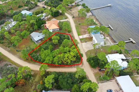 324 Cook St, Saint George Island, FL 32328