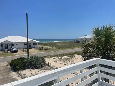 841 E Gorrie Dr, Saint George Island, FL 32328