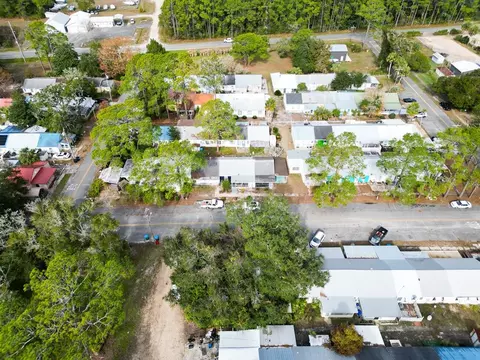 10 W Pine St # -8, Lanark Village, FL 32323