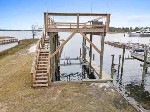 303 Blackshear Dr, Panama City, FL 32404