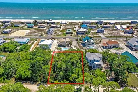 832 E Pine Ave, Saint George Island, FL 32328