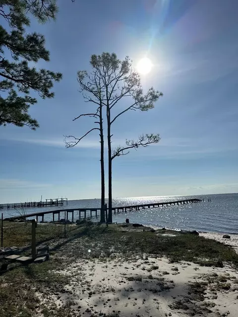 81 Arizona St, Carrabelle, FL 32322