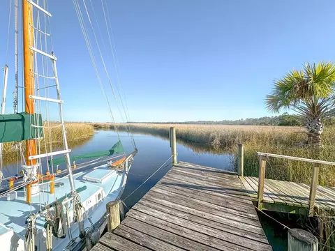 341 Smith Rd, Apalachicola, FL 32320