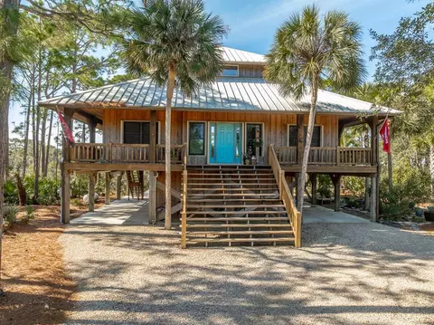 1855 Harbor Light Ln, Saint George Island, FL 32328