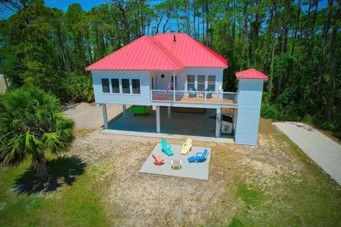 889 W Pine Ave, Saint George Island, FL 32328