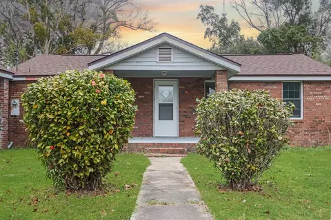 211 Walnut Ave, Wewahitchka, FL 32465