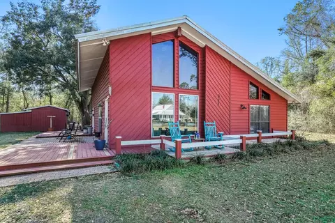377 Lakeview Dr, Wewahitchka, FL 32465