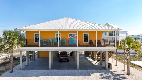 113 40th St, Mexico Beach, FL 32456
