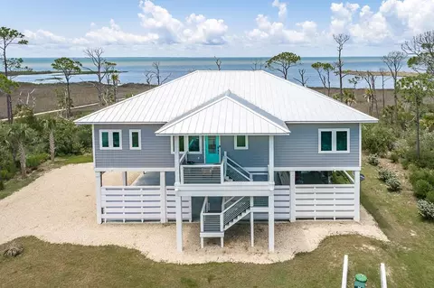 1827 Harbor Light Ln, Saint George Island, FL 32328