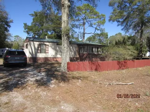 701 W 6th St, Carrabelle, FL 32322