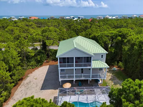 1701 Kingfisher Rd, Saint George Island, FL 32328