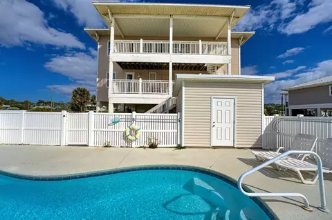 916 E Gulf Beach Dr, Saint George Island, FL 32328