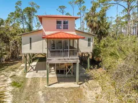 633 E Pine Ave, Saint George Island, FL 32328